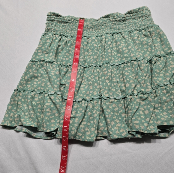 American Eagle Floral Green Tiered Mini Skirt Size Medium Y2k - Picture 2 of 4
